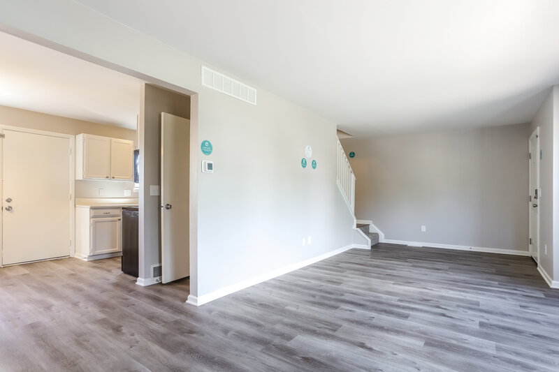 2,810/Mo, 4842 S Pagosa Way Aurora, CO 80015 Living Room View 2