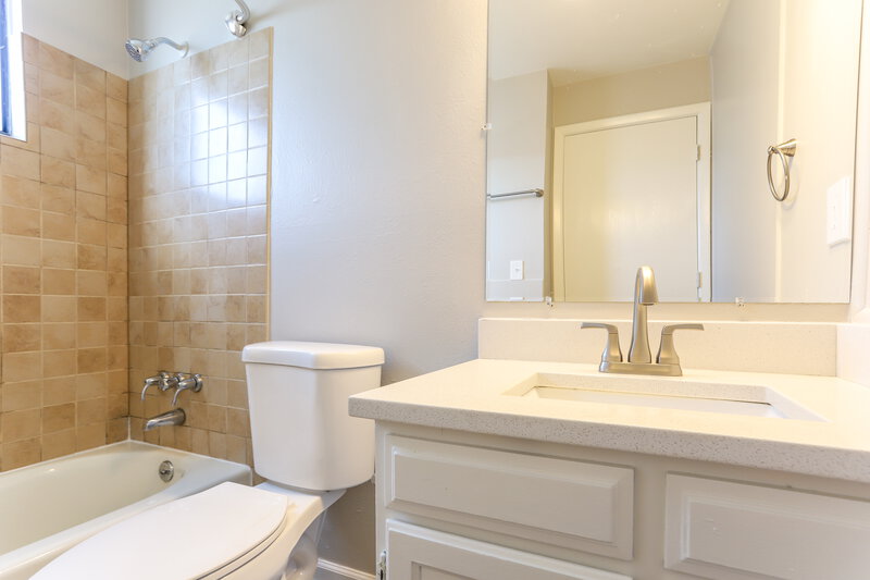 2,810/Mo, 4842 S Pagosa Way Aurora, CO 80015 Main Bathroom View