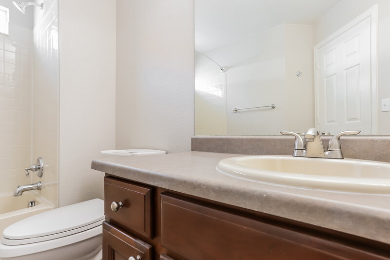 2,510/Mo, 1203 S Coolidge Cir Aurora, CO 80018 Bathroom View