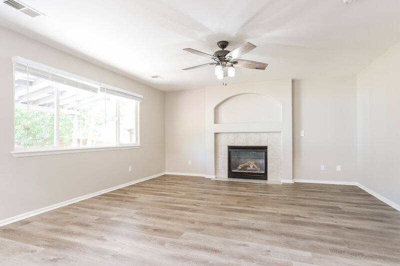 3,090/Mo, 3790 S Lisbon Ct Aurora, CO 80013 Sitting Room View 2