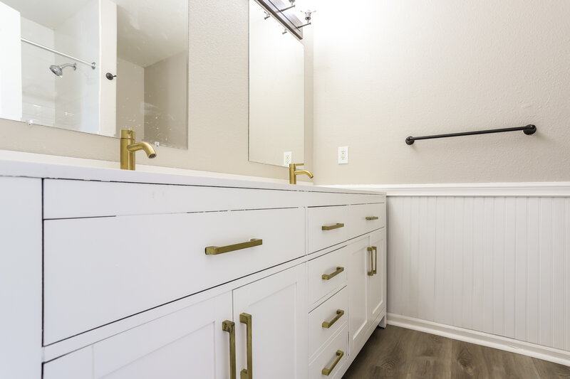 3,090/Mo, 3790 S Lisbon Ct Aurora, CO 80013 Main Bathroom View