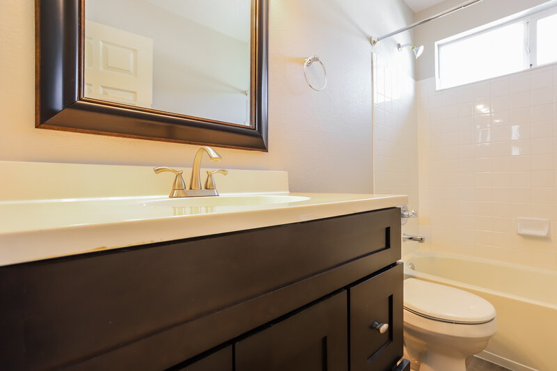 3,190/Mo, 19968 E Garden Dr Centennial, CO 80015 Main Bathroom View