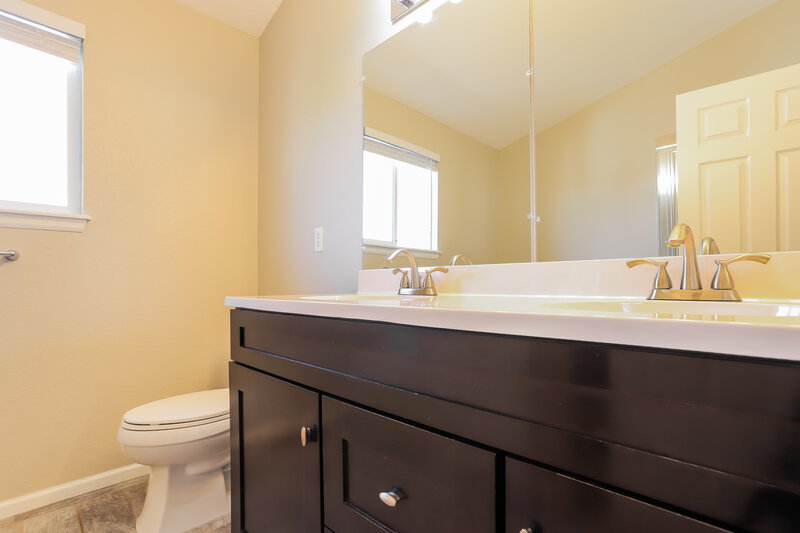 3,190/Mo, 19968 E Garden Dr Centennial, CO 80015 Bathroom View