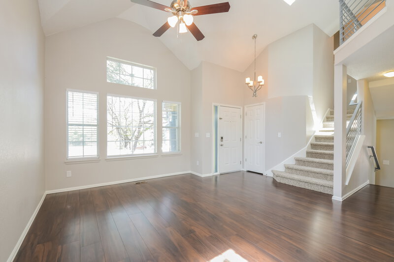 2,725/Mo, 18842 E Chenango Pl Aurora, CO 80015 Living Room View 2