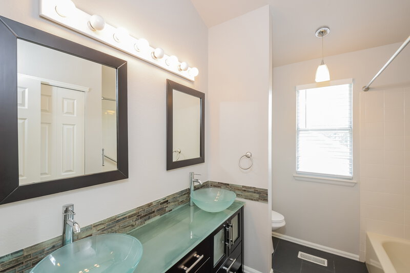 2,725/Mo, 18842 E Chenango Pl Aurora, CO 80015 Bathroom View