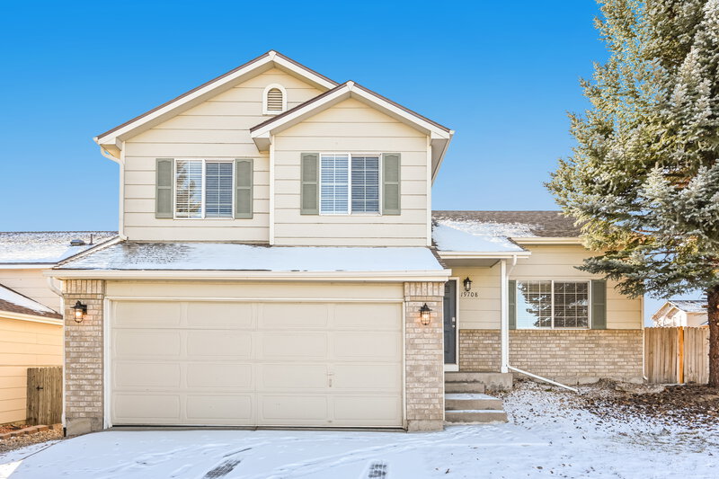 0/Mo, 19708 E Radcliff Pl Centennial, CO 80015 External View