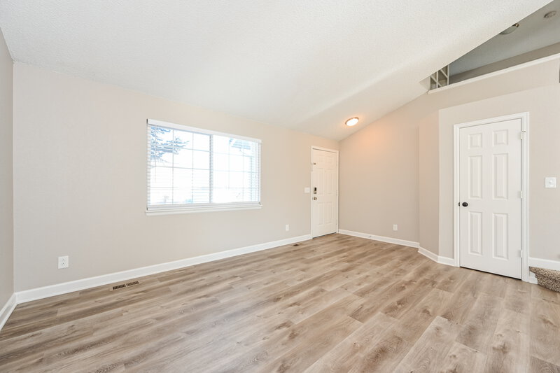 0/Mo, 19708 E Radcliff Pl Centennial, CO 80015 Living Room View 2