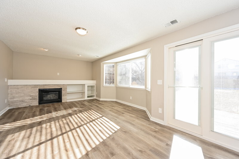 0/Mo, 19708 E Radcliff Pl Centennial, CO 80015 Family Room View 2