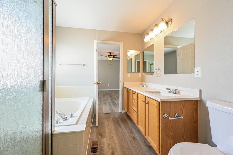 2,945/Mo, 6635 Fonder Dr Parker, CO 80134 Main Bathroom View