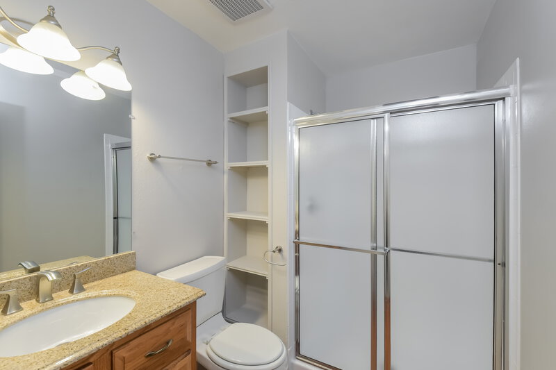 2,690/Mo, 8887 W 86th Ave Westminster, CO 80005 Main Bathroom View