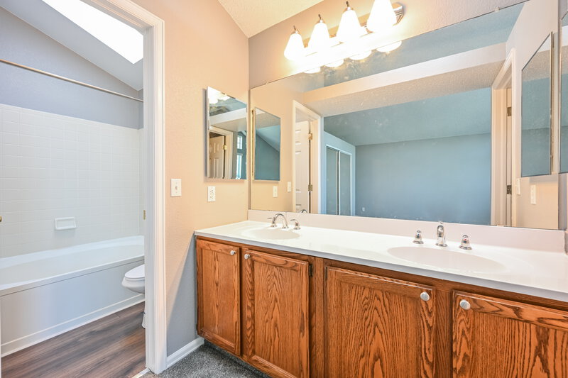 3,220/Mo, 17214 Paoli Way Parker, CO 80134 Main Bathroom View