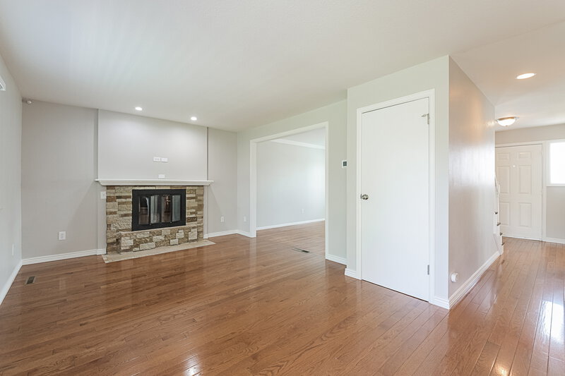 3,390/Mo, 16903 E Crestline Ave Centennial, CO 80015 Living Room View