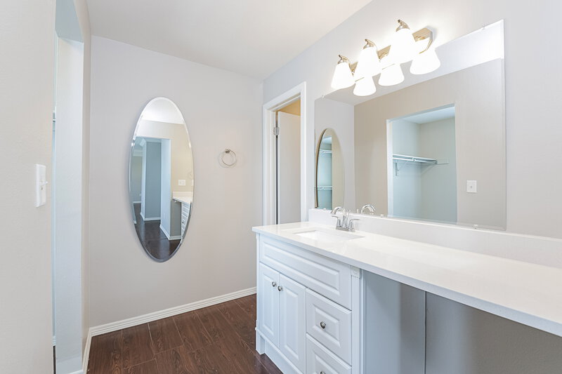 3,390/Mo, 16903 E Crestline Ave Centennial, CO 80015 Main Bathroom View