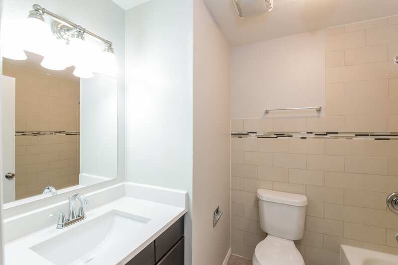 3,390/Mo, 16903 E Crestline Ave Centennial, CO 80015 Bathroom View