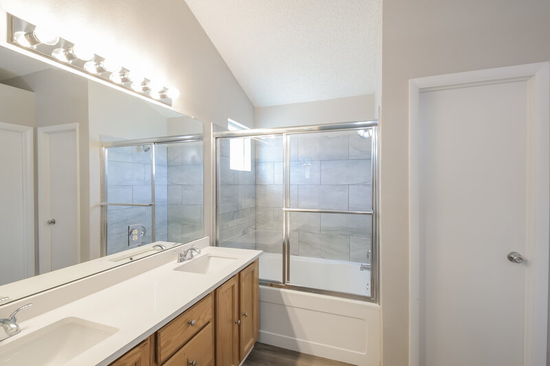 3,210/Mo, 9662 Lamar Pl Westminster, CO 80021 Main Bathroom View