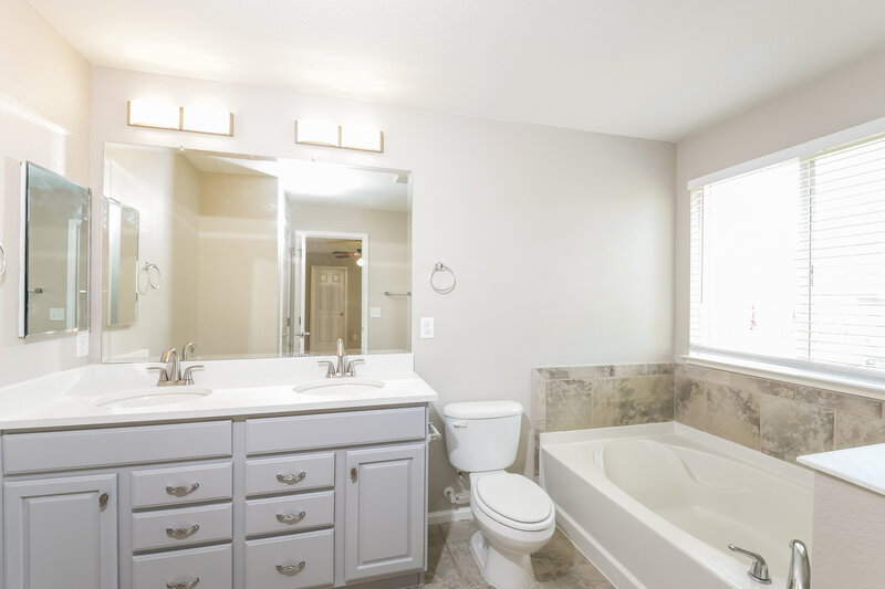 2,890/Mo, 577 N 48th Ave Brighton, CO 80601 Main Bathroom View