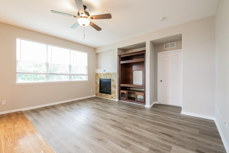 3,570/Mo, 5647 S Buchanan St Aurora, CO 80016 Living Room View