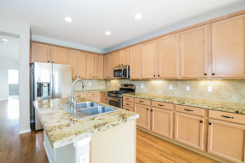3,570/Mo, 5647 S Buchanan St Aurora, CO 80016 Kitchen View