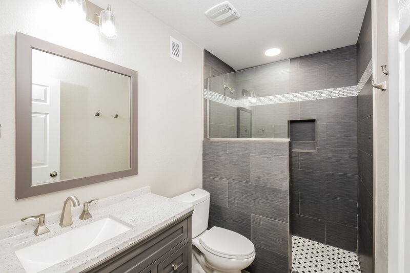 3,570/Mo, 5647 S Buchanan St Aurora, CO 80016 Bathroom View