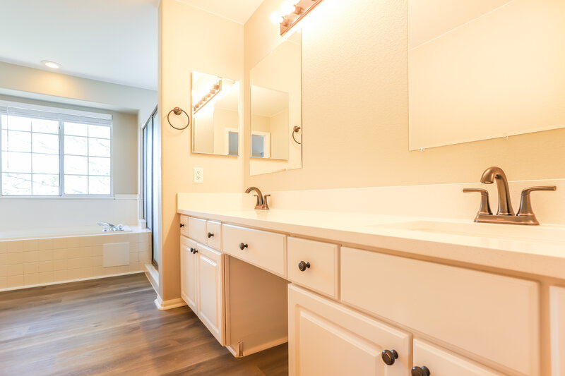 3,450/Mo, 17747 E Dorado Dr Centennial, CO 80015 Main Bathroom View
