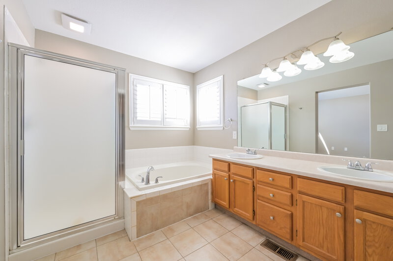 3,670/Mo, 16521 Bluebonnet Dr Parker, CO 80134 Main Bathroom View