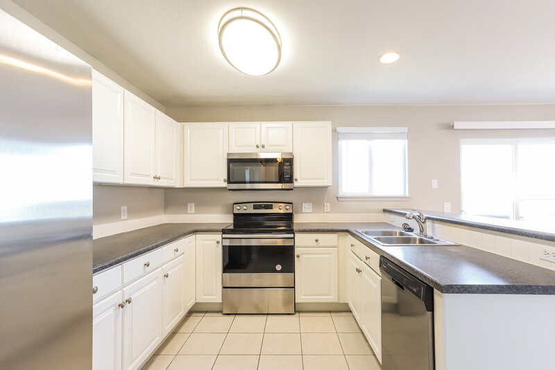 3,930/Mo, 3705 S Quatar Way Aurora, CO 80018 Kitchen View 2