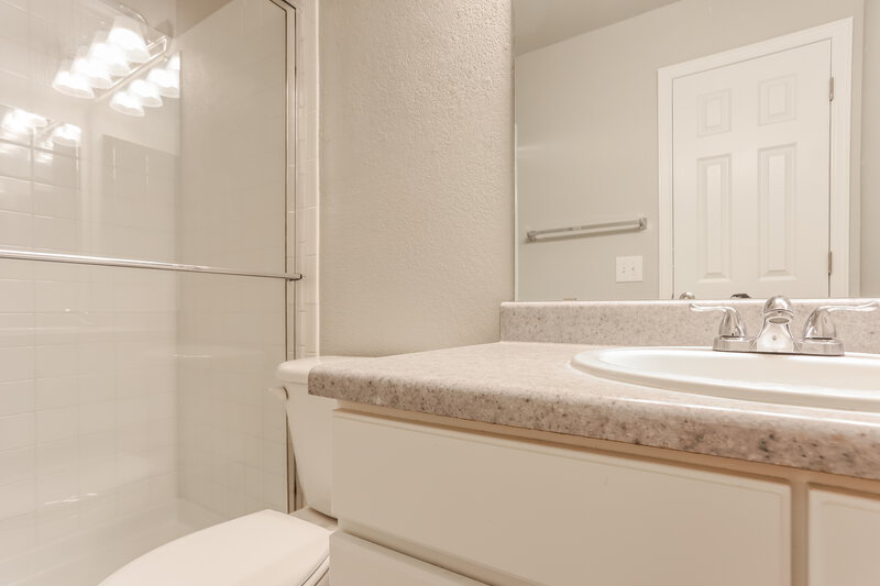 3,930/Mo, 3705 S Quatar Way Aurora, CO 80018 Main Bathroom View