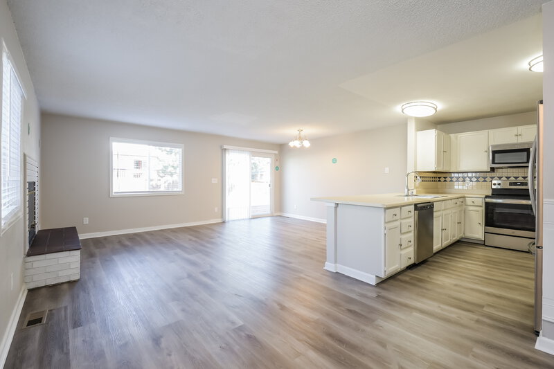 2,825/Mo, 4494 S Bahama Way Aurora, CO 80015 Living Room View