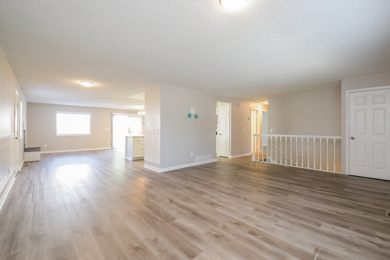 2,825/Mo, 4494 S Bahama Way Aurora, CO 80015 Family Room View 2