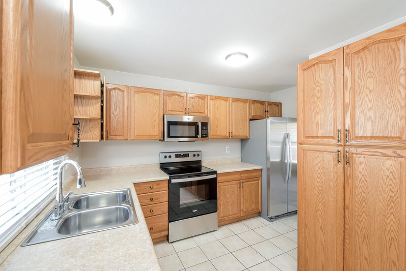 3,095/Mo, 5787 S Odessa St Centennial, CO 80015 Kitchen View