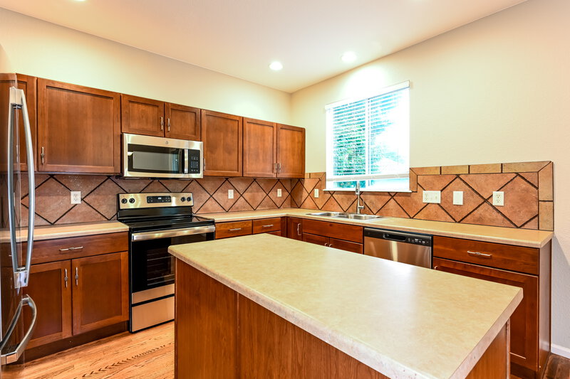 2,775/Mo, 4340 S Iris Ct Littleton, CO 80123 Kitchen View 2