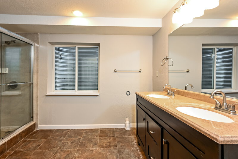 2,775/Mo, 4340 S Iris Ct Littleton, CO 80123 Bathroom View
