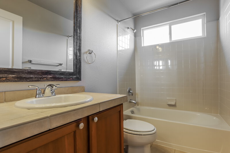 3,180/Mo, 13073 Trenton Pl Thornton, CO 80602 Bathroom View