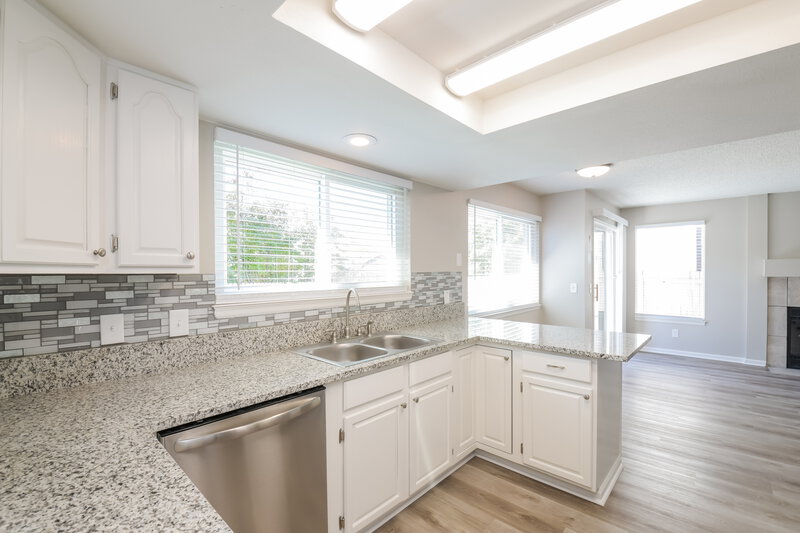 3,295/Mo, 3253 S Bahama St Aurora, CO 80013 Kitchen View
