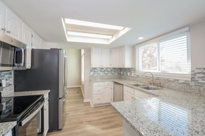3,295/Mo, 3253 S Bahama St Aurora, CO 80013 Kitchen View 2