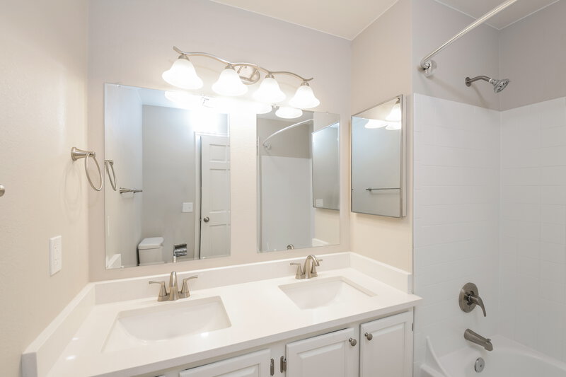 3,295/Mo, 3253 S Bahama St Aurora, CO 80013 Bathroom View