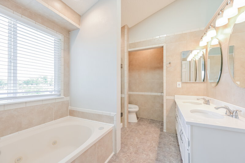 2,975/Mo, 5800 S Rock Creek Dr Castle Rock, CO 80109 Main Bathroom View