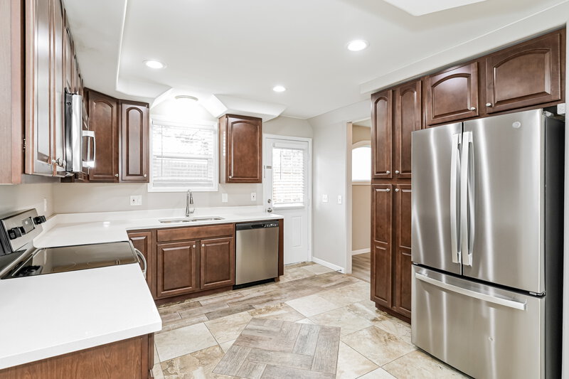 2,760/Mo, 3501 S Richfield Cir Aurora, CO 80013 Kitchen View 2