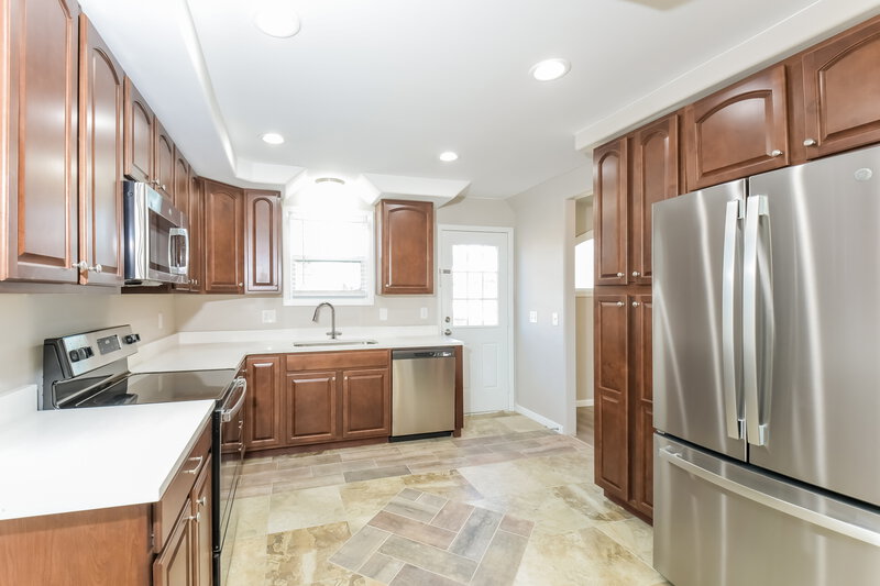 3,930/Mo, 3501 S Richfield Cir Aurora, CO 80013 Kitchen View 2