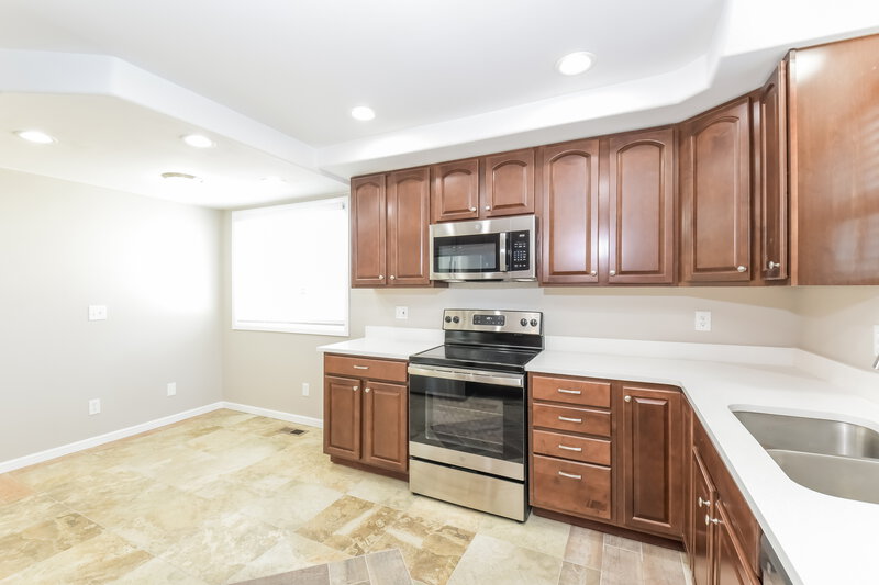 3,930/Mo, 3501 S Richfield Cir Aurora, CO 80013 Kitchen View 3