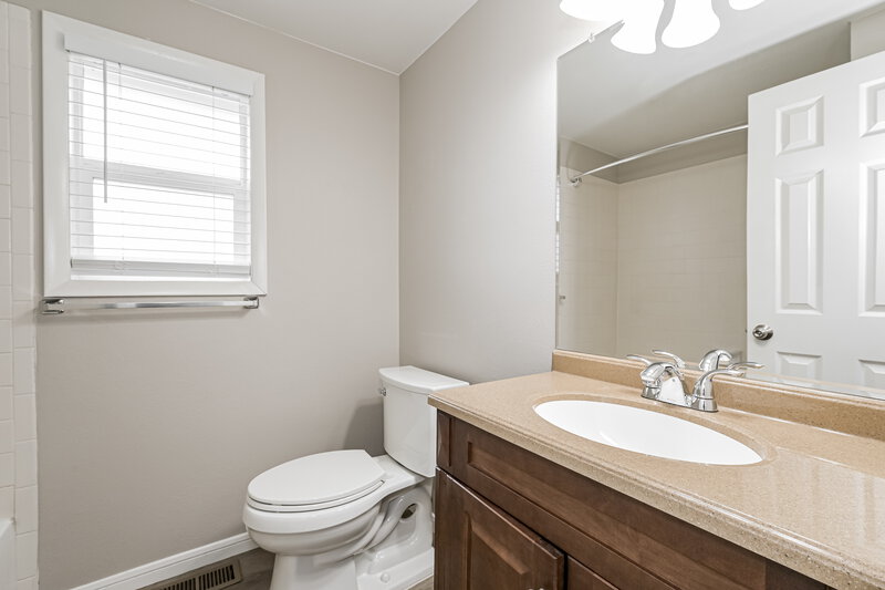 2,760/Mo, 3501 S Richfield Cir Aurora, CO 80013 Bathroom View