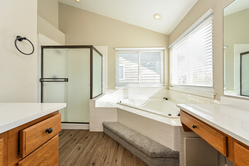 3,795/Mo, 21660 Longs Peak Ln Parker, CO 80138 Main Bathroom View