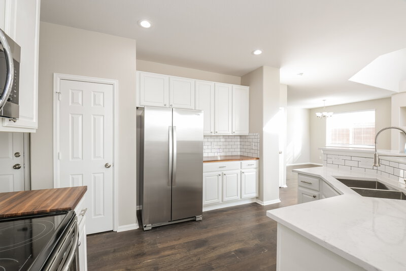 3,425/Mo, 12812 Newport Way Thornton, CO 80602 Kitchen View 2