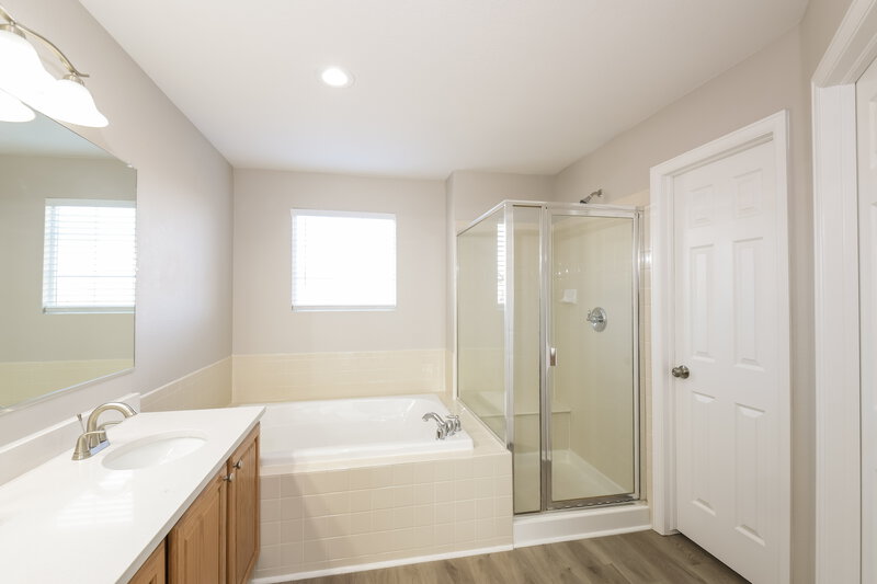 3,425/Mo, 12812 Newport Way Thornton, CO 80602 Main Bathroom View