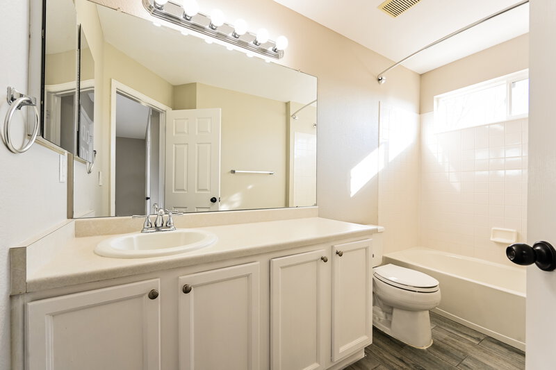 2,945/Mo, 6676 Fonder Dr Parker, CO 80134 Main Bathroom View 2
