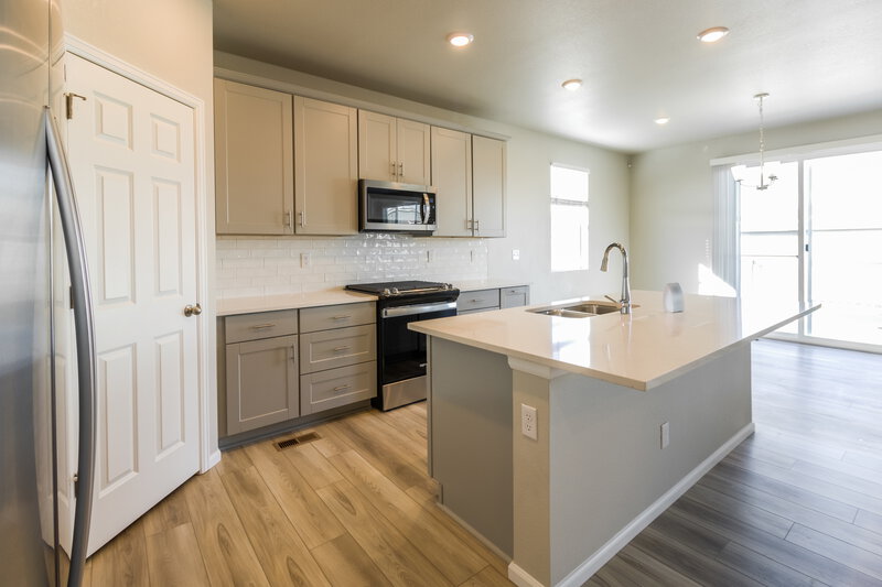 2,415/Mo, 9231 Rifle St Commerce City, CO 80022 Kitchen View