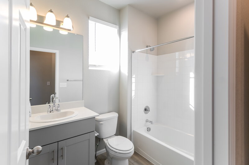 2,415/Mo, 9231 Rifle St Commerce City, CO 80022 Bathroom View