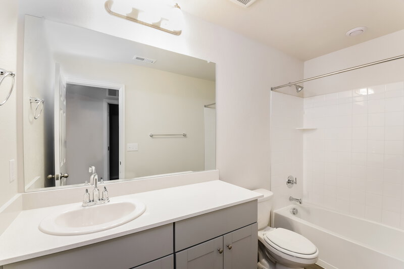 3,380/Mo, 9232 Rifle St Commerce City, CO 80022 Bathroom View