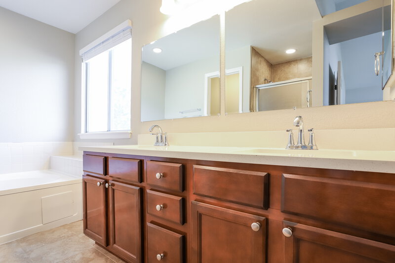 3,020/Mo, 17028 E Carr Ave Parker, CO 80134 Main Bathroom View