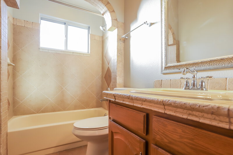 3,305/Mo, 5002 N Blazingstar Trl Castle Rock, CO 80109 Bathroom View